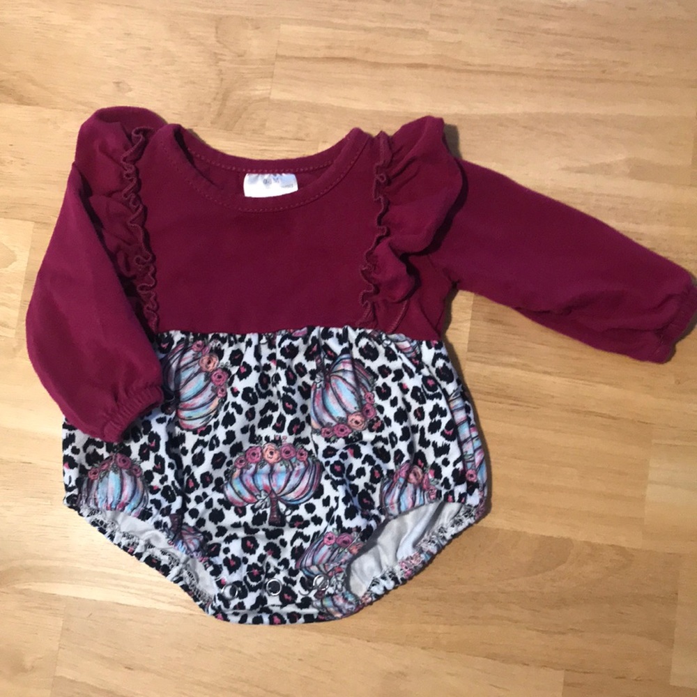 Fall onesie, pumpkins and burgundy top 0-3 month